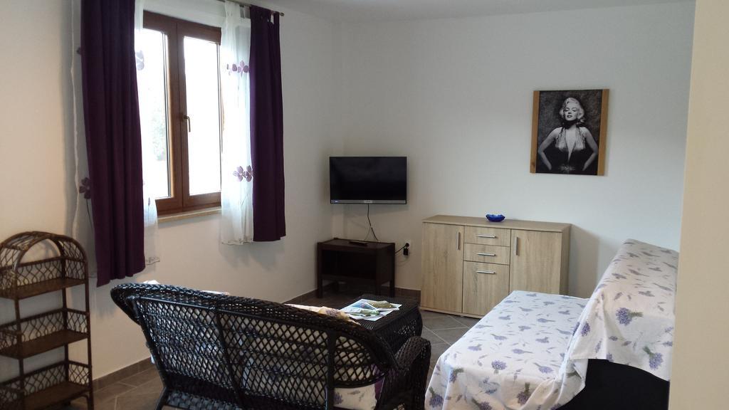 Abba Apartment Sveti Lovreč Pazenatički Esterno foto