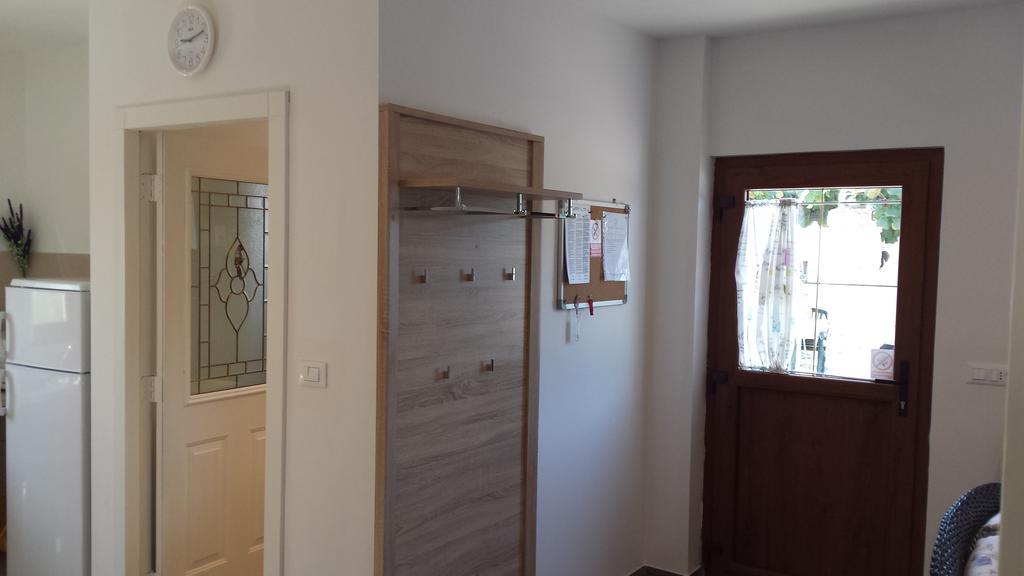 Abba Apartment Sveti Lovreč Pazenatički Esterno foto