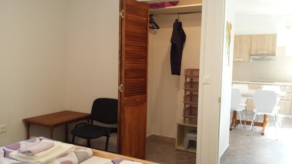 Abba Apartment Sveti Lovreč Pazenatički Esterno foto