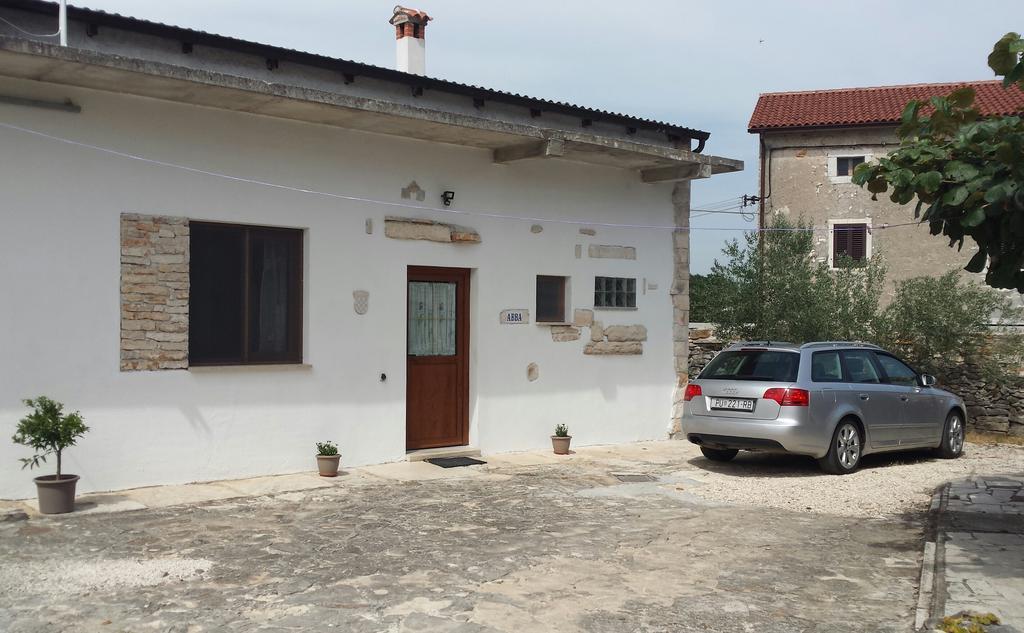Abba Apartment Sveti Lovreč Pazenatički Esterno foto