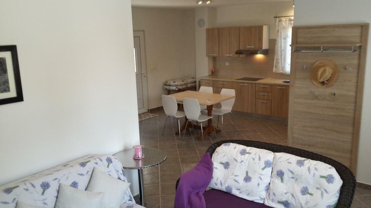 Abba Apartment Sveti Lovreč Pazenatički Esterno foto