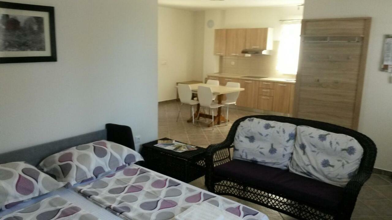 Abba Apartment Sveti Lovreč Pazenatički Esterno foto